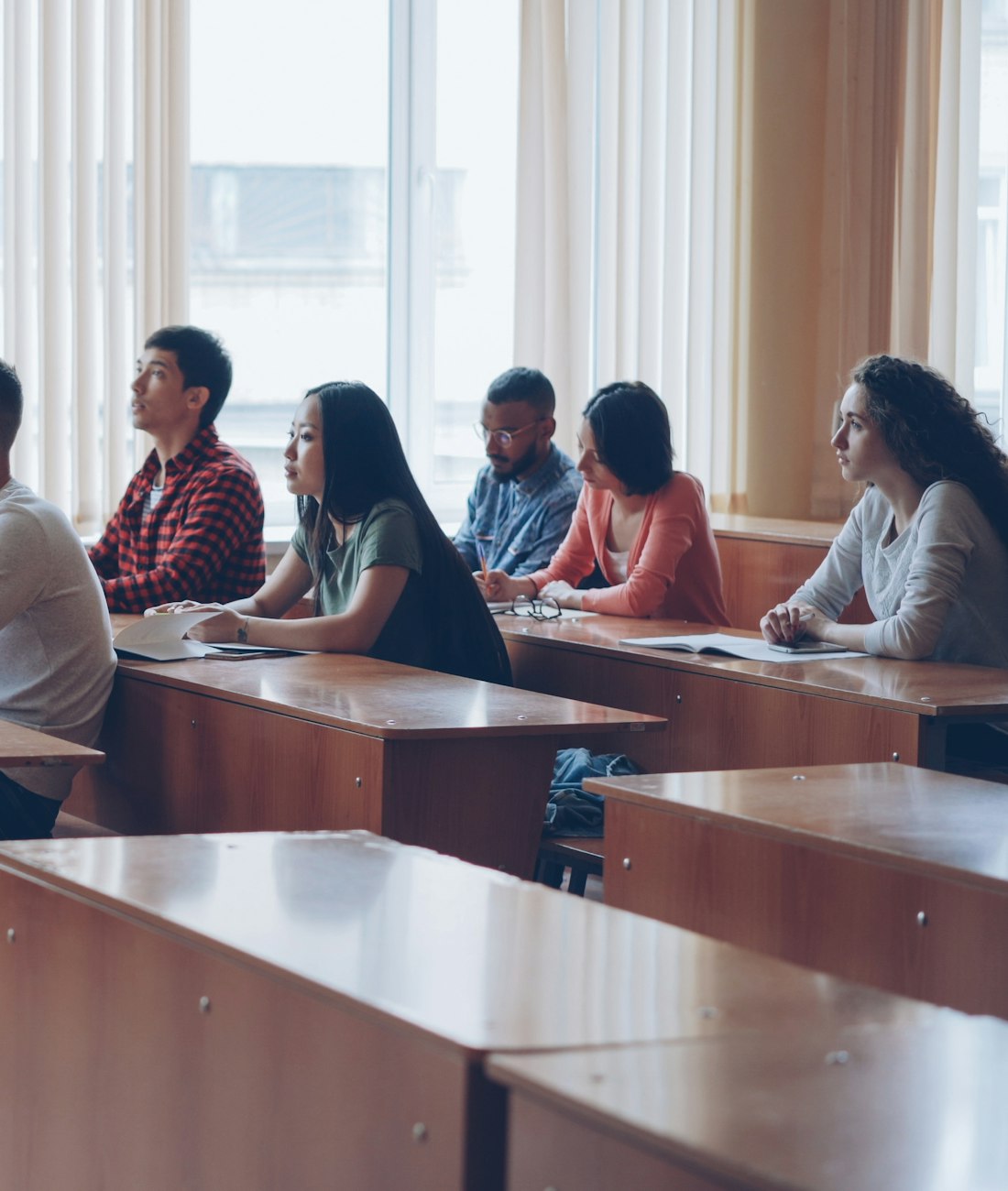 Docente acompañando el aprendizaje de sus estudiantes